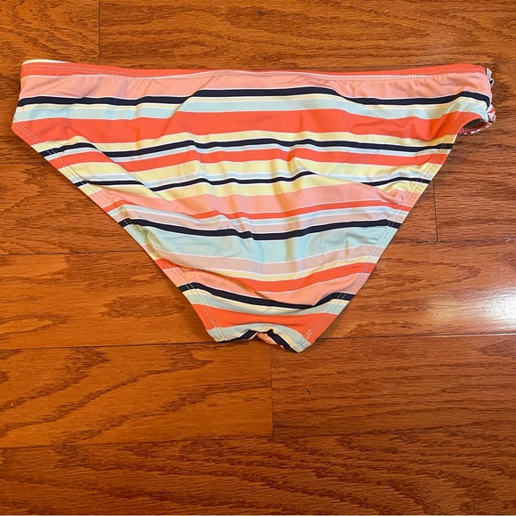 David Cremeux woman’s size medium two piece striped swimsuit. - Picture 4 of 9